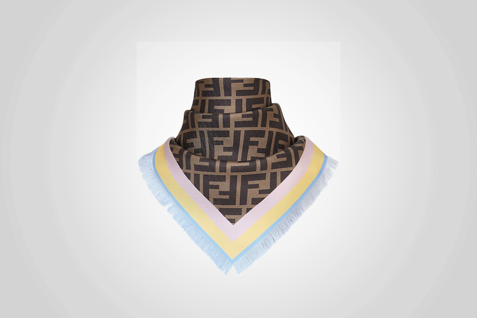 fendi twosidedsquarefoulard 490eur ff15508318 27970720 1000.945x0 is - FACES.ch