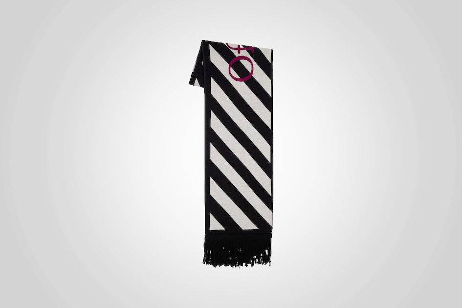 offwhite arrowslogointasiaknitscarf 231usd lvr004 e1ed8505 3256 4a83 8f08 cf5ed5e59a70 jpg.945x0 is - FACES.ch