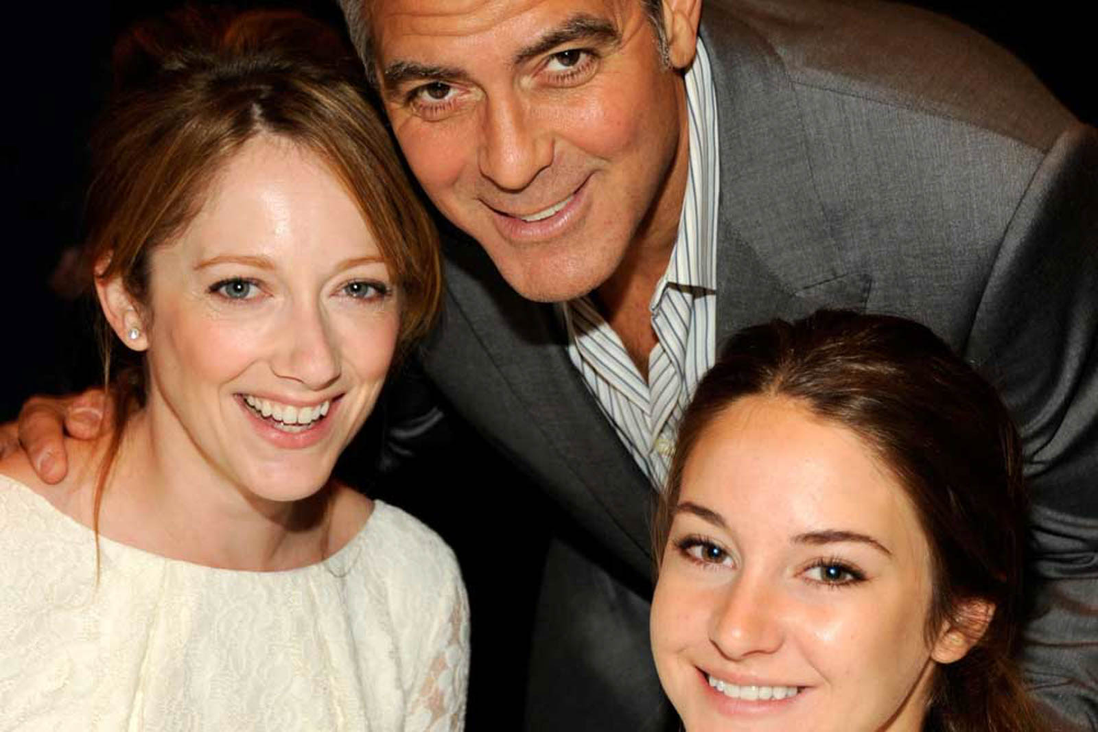 Mit George Clooney und Shailene Woodley spielte Judy Greer 2011 im Film „The Descendants“.