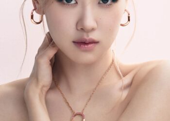 Tiffany & Co. und ROSÉ präsentieren die Tiffany Lock ROSÉ Edition