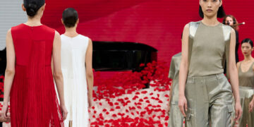 AKRIS FRÜHLING-SOMMERKOLLEKTION 2024