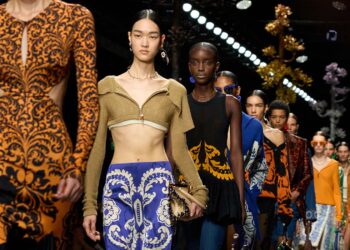 Etro Frühling-Sommer 2025 Kollektion: Schau dir die feinen Prints genauer an