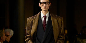 Yves Saint Laurent Frühjahr/Sommer 2025: Power, Eleganz, Rebellion