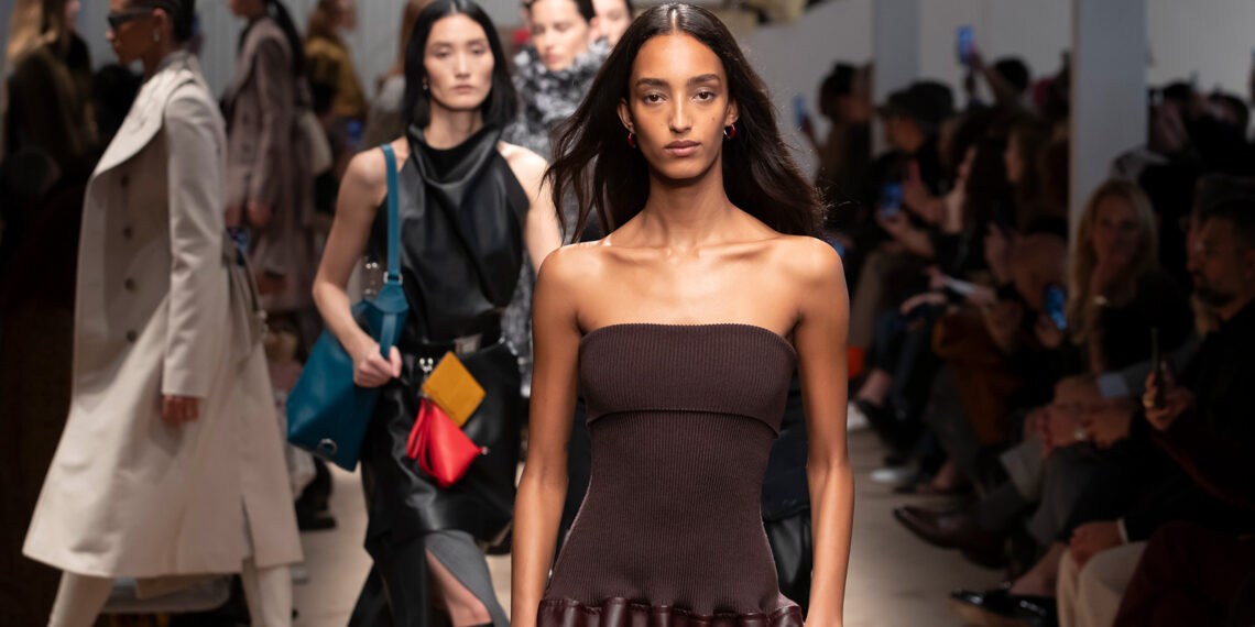 Tod’s Herbst/Winter 2025/26: Handwerkskunst trifft moderne Eleganz