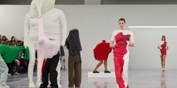 Issey Miyake Herbst/Winter 2025/26 : Die Kunst der Transformation