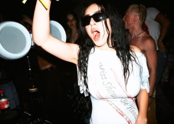 Guess Jeans im Coachella Compound