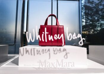 Max Mara feiert die Whitney-Tasche im Whitney Museum
