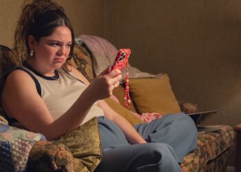 „TOO MUCH“ AUF NETFLIX: CHARMANT VERPACKTES TRAUMA-DUMPING