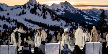 Guess goes Gstaad: Ski-Glamour im Iglu Dorf