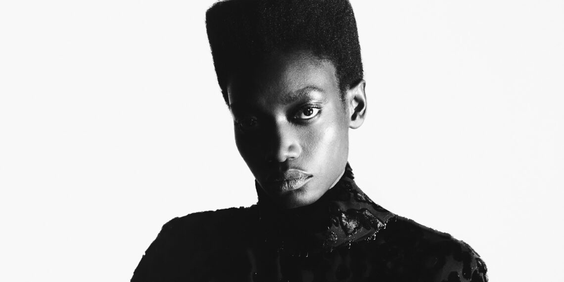 Fatou Kebbeh: FACES Covermodel im Oktober